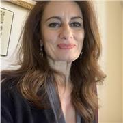 Manager del turismo e risorse umane impartisce lezioni private di italiano e inglese a studenti scuola primaria